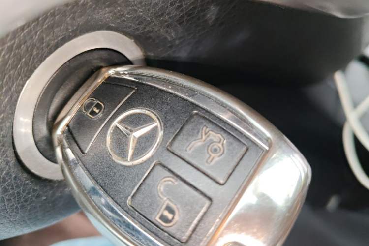Used Mercedes-Benz M-Class 2014 ML 320 4MATIC Vehicle Key