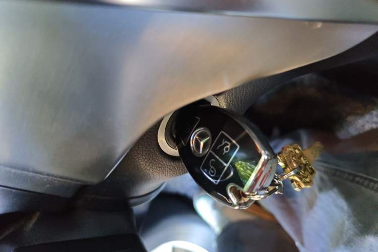 Used Mercedes-Benz M-Class 2014 ML 320 4MATIC Vehicle Key