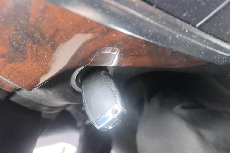 Used Mercedes-Benz M-Class 2014 ML 400 4MATIC Dynamic Model Vehicle Key