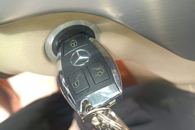 Used Mercedes-Benz M-Class 2014 ML 320 4MATIC Vehicle Key