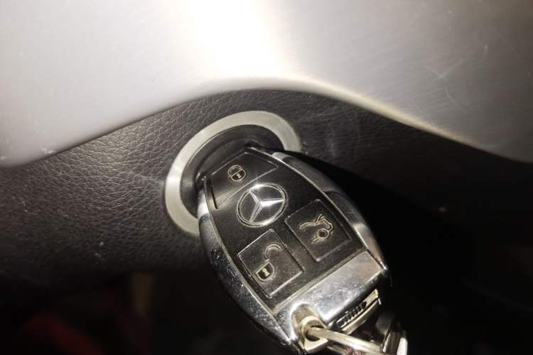 Used Mercedes-Benz M-Class 2014 ML 320 4MATIC Vehicle Key