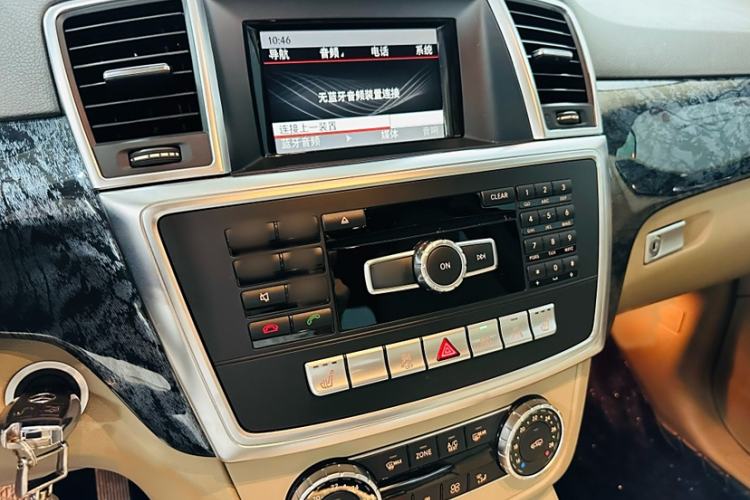 Used Mercedes-Benz M-Class 2015 ML 320 4MATIC Audio And AC Panel