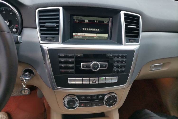 Used Mercedes-Benz M-Class 2015 ML 320 4MATIC Audio And AC Panel