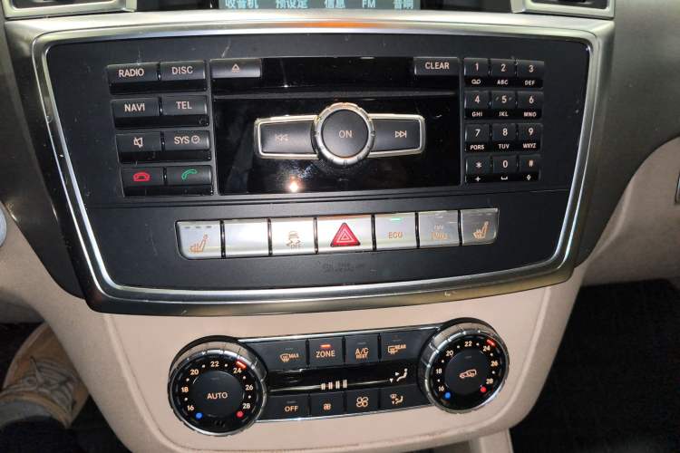 Used Mercedes-Benz M-Class 2015 ML 320 4MATIC Audio And AC Panel
