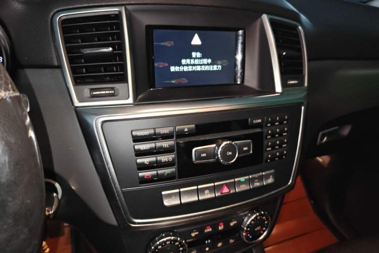 Used Mercedes-Benz M-Class 2015 ML 320 4MATIC Audio And AC Panel