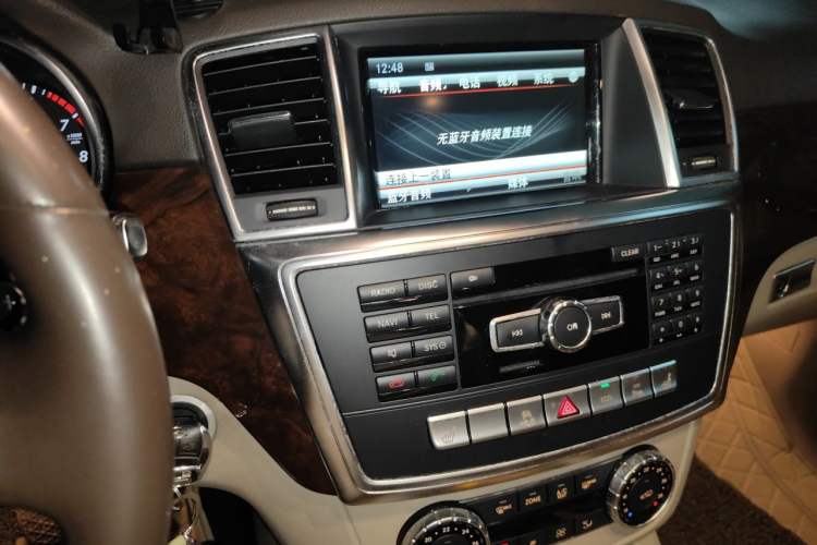 Used Mercedes-Benz M-Class 2015 ML 400 4MATIC Dynamic Model Audio And AC Panel