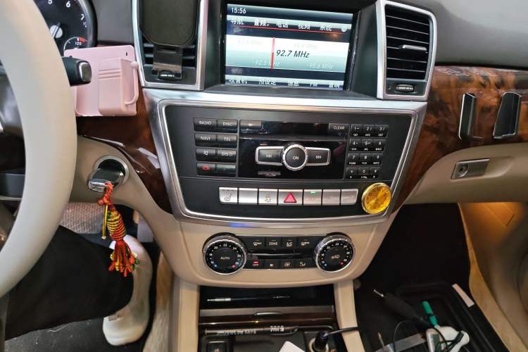 Used Mercedes-Benz M-Class 2015 ML 400 4MATIC Dynamic Model Audio And AC Panel