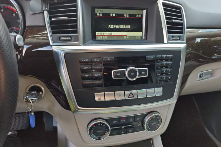 Used Mercedes-Benz M-Class 2015 ML 350 CDI 4MATIC Audio And AC Panel