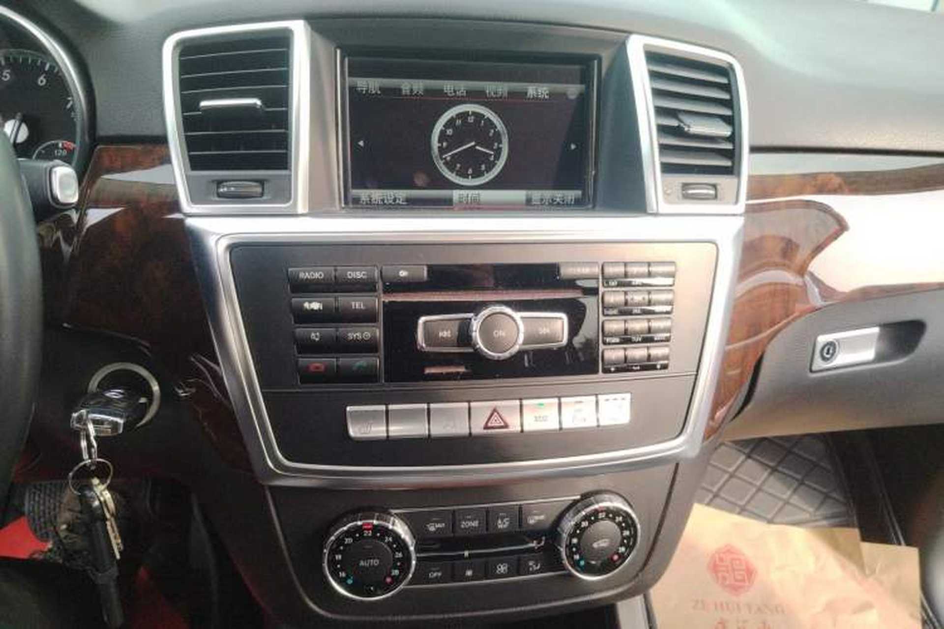 Used Mercedes-Benz M-Class 2015 ML 400 4MATIC Dynamic Model Audio And AC Panel