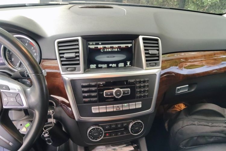 Used Mercedes-Benz M-Class 2015 ML 400 4MATIC Dynamic Model Audio And AC Panel