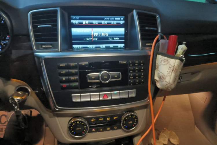 Used Mercedes-Benz M-Class 2015 ML 400 4MATIC Luxury Model Audio And AC Panel