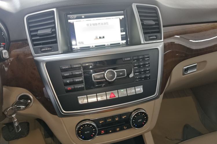 Used Mercedes-Benz M-Class 2015 ML 400 4MATIC Luxury Model Audio And AC Panel