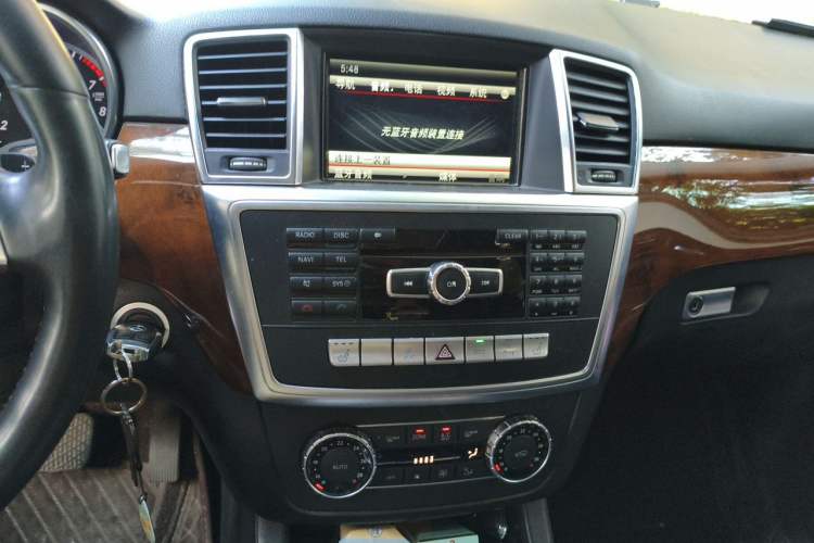 Used Mercedes-Benz M-Class 2015 ML 400 4MATIC Dynamic Model Audio And AC Panel