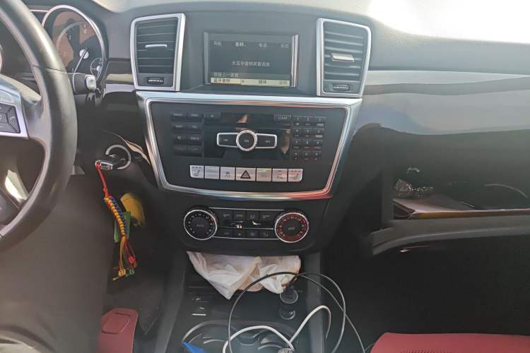 Used Mercedes-Benz M-Class 2015 ML 350 CDI 4MATIC Audio And AC Panel