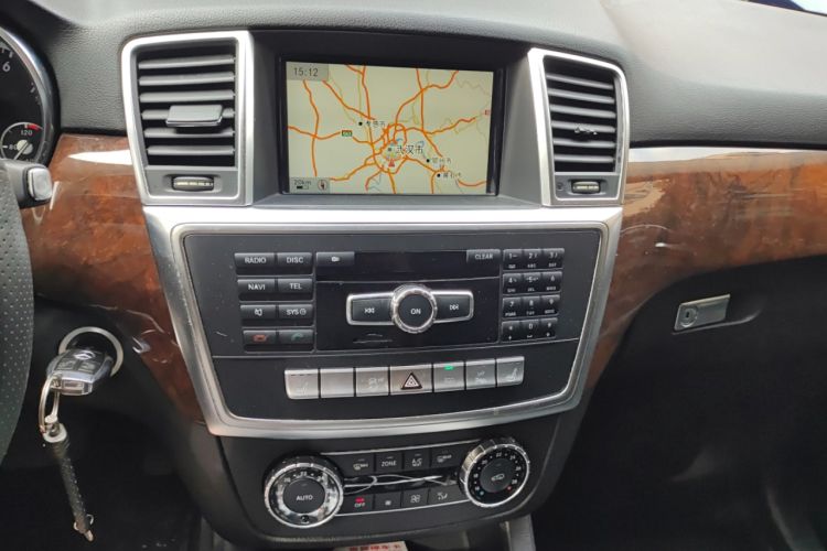 Used Mercedes-Benz M-Class 2015 ML 400 4MATIC Dynamic Model Audio And AC Panel