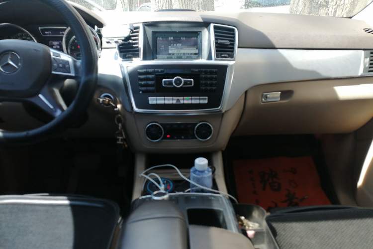 Used Mercedes-Benz M-Class 2015 ML 320 4MATIC Audio And AC Panel