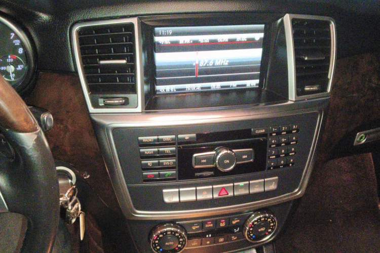 Used Mercedes-Benz M-Class 2015 ML 400 4MATIC Luxury Model Audio And AC Panel