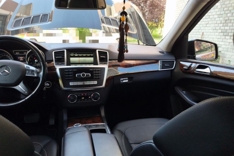 Used Mercedes-Benz M-Class 2015 ML 400 4MATIC Dynamic Model Audio And AC Panel