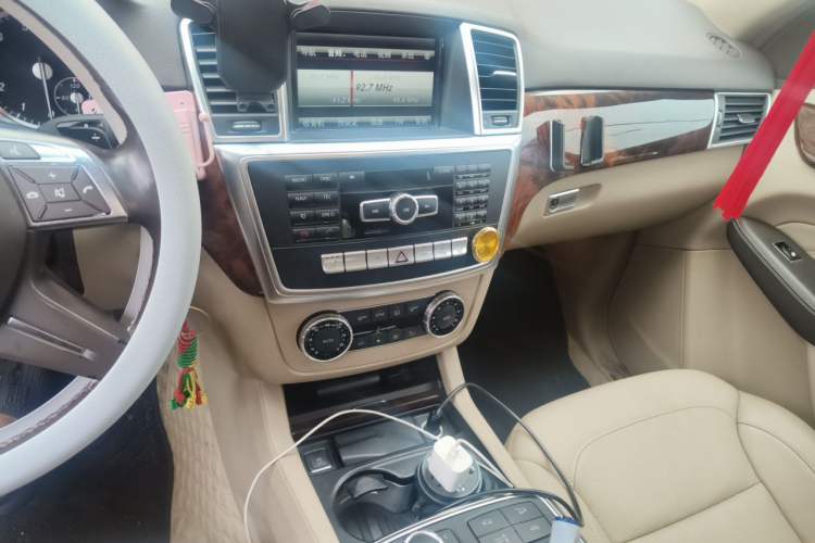 Used Mercedes-Benz M-Class 2015 ML 400 4MATIC Dynamic Model Audio And AC Panel