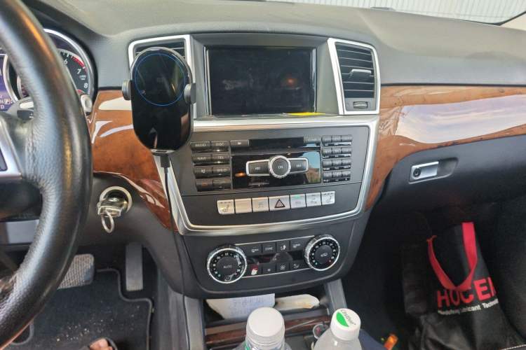 Used Mercedes-Benz M-Class 2015 ML 400 4MATIC Dynamic Model Audio And AC Panel