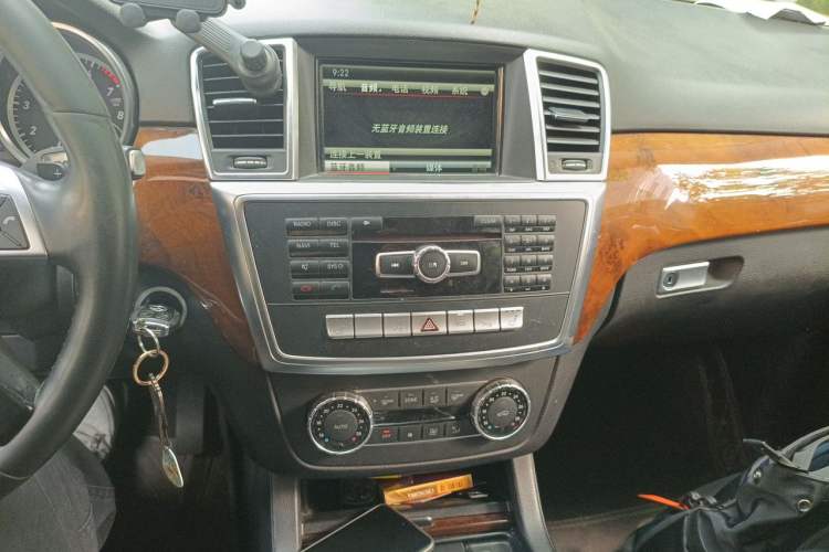 Used Mercedes-Benz M-Class 2015 ML 400 4MATIC Dynamic Model Audio And AC Panel