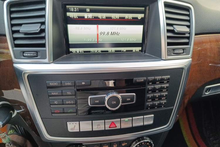 Used Mercedes-Benz M-Class 2015 ML 400 4MATIC Luxury Model Audio And AC Panel