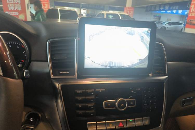 Used Mercedes-Benz M-Class 2015 ML 320 4MATIC Audio And AC Panel