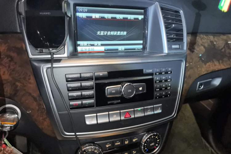 Used Mercedes-Benz M-Class 2015 ML 400 4MATIC Luxury Model Audio And AC Panel