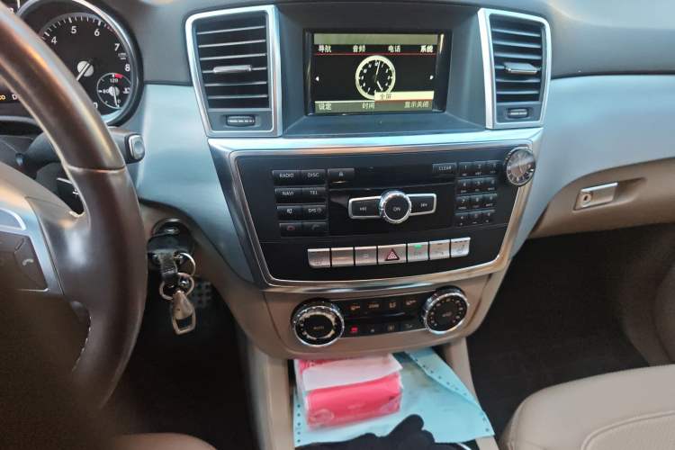 Used Mercedes-Benz M-Class 2015 ML 320 4MATIC Audio And AC Panel