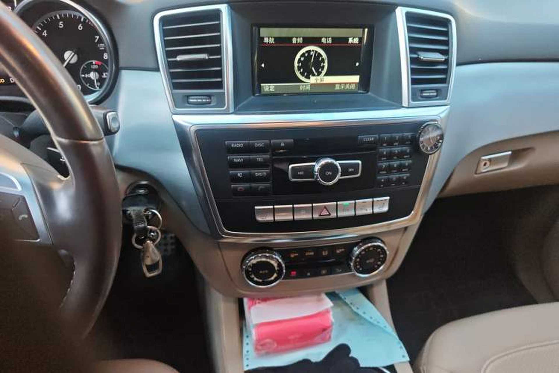 Used Mercedes-Benz M-Class 2015 ML 320 4MATIC Audio And AC Panel