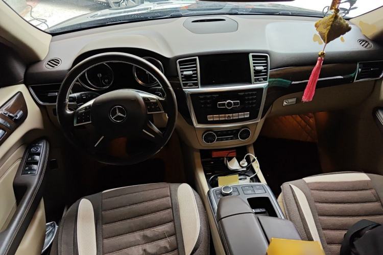 Used Mercedes-Benz M-Class 2015 ML 350 CDI 4MATIC Center Console