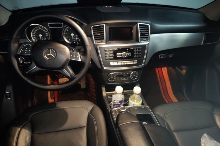 Used Mercedes-Benz M-Class 2015 ML 320 4MATIC Center Console