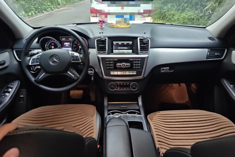 Used Mercedes-Benz M-Class 2015 ML 320 4MATIC Center Console
