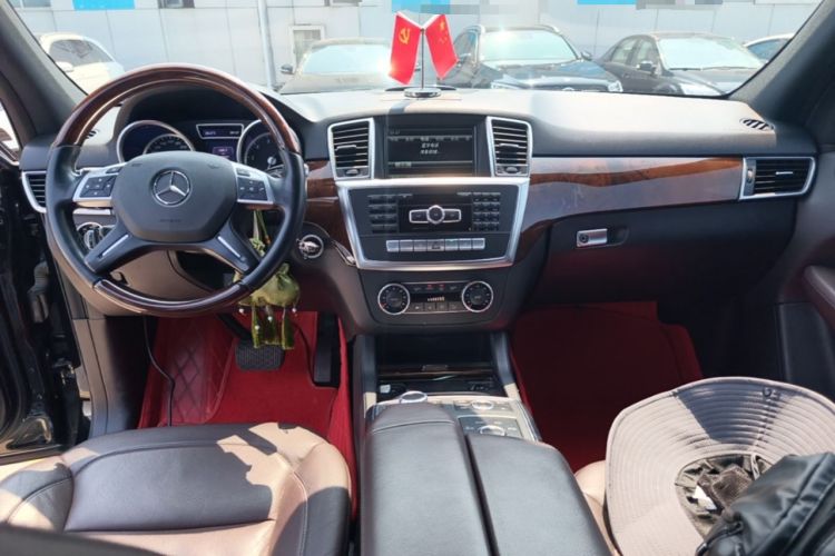 Used Mercedes-Benz M-Class 2015 ML 400 4MATIC Luxury Model Center Console