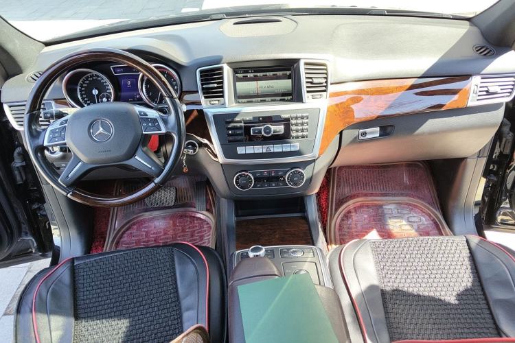 Used Mercedes-Benz M-Class 2015 ML 400 4MATIC Luxury Model Center Console