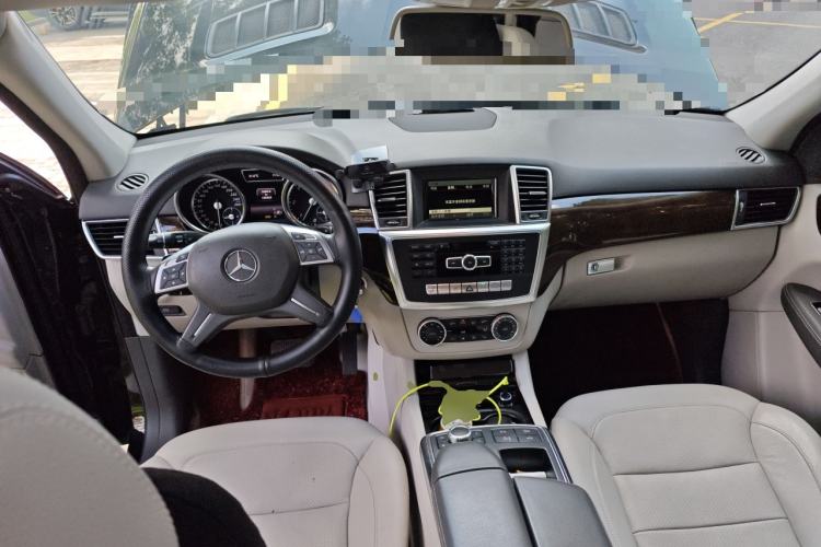 Used Mercedes-Benz M-Class 2015 ML 350 CDI 4MATIC Center Console