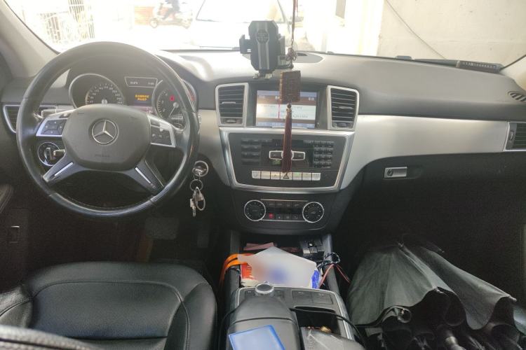 Used Mercedes-Benz M-Class 2015 ML 320 4MATIC Center Console