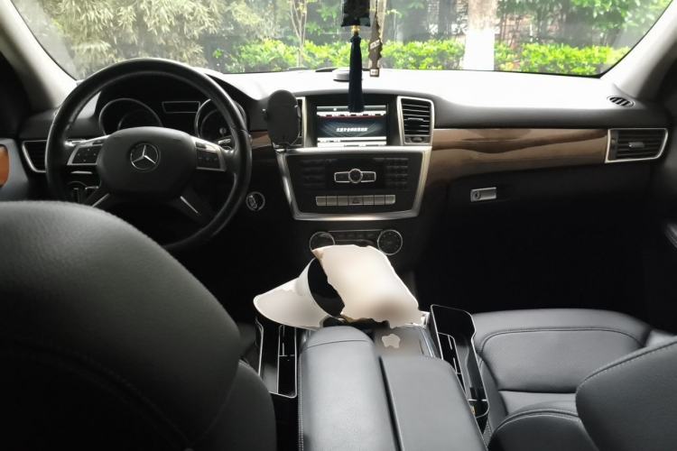 Used Mercedes-Benz M-Class 2015 ML 400 4MATIC Dynamic Model Center Console