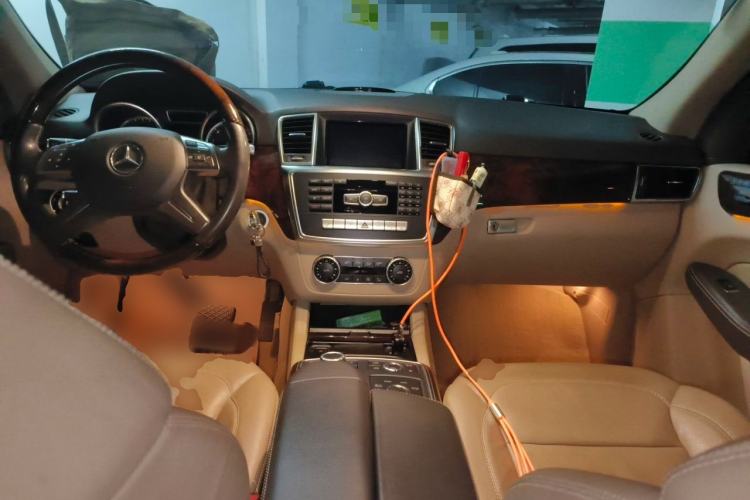 Used Mercedes-Benz M-Class 2015 ML 400 4MATIC Luxury Model Center Console