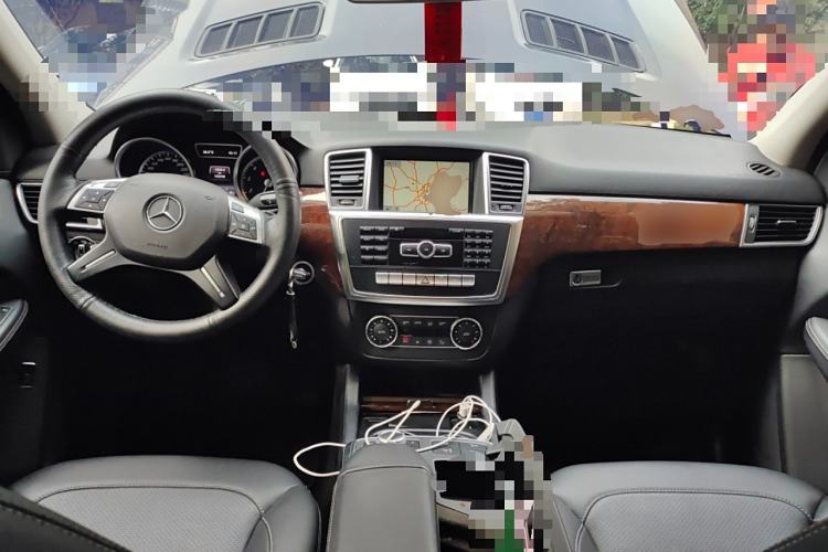 Used Mercedes-Benz M-Class 2015 ML 400 4MATIC Dynamic Model Center Console