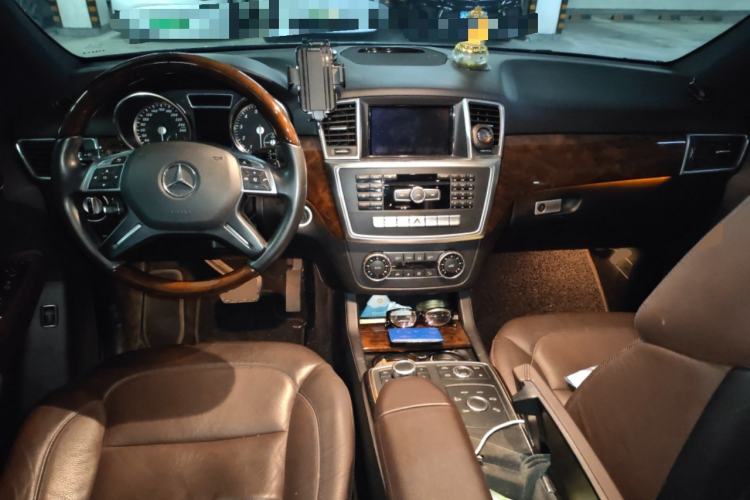 Used Mercedes-Benz M-Class 2015 ML 400 4MATIC Luxury Model Center Console