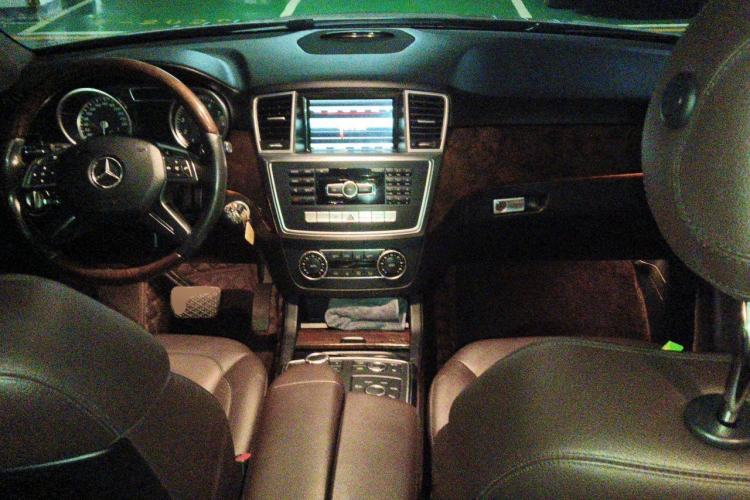 Used Mercedes-Benz M-Class 2015 ML 400 4MATIC Luxury Model Center Console