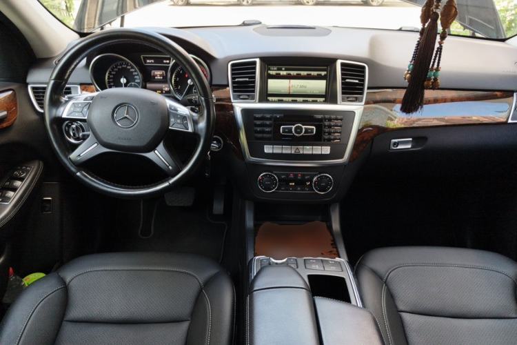 Used Mercedes-Benz M-Class 2015 ML 400 4MATIC Dynamic Model Center Console