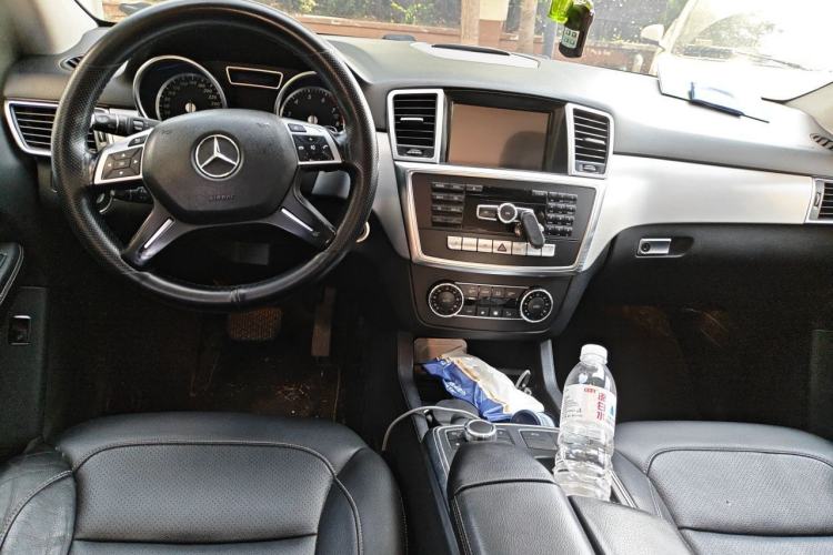 Used Mercedes-Benz M-Class 2015 ML 320 4MATIC Center Console
