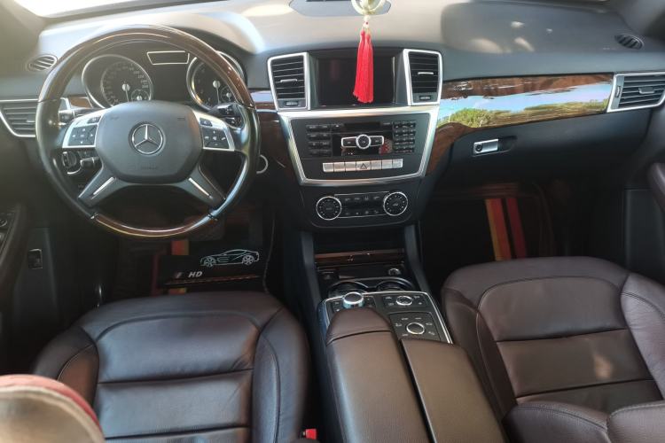 Used Mercedes-Benz M-Class 2015 ML 400 4MATIC Luxury Model Center Console