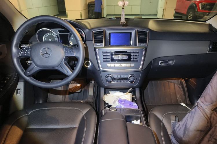 Used Mercedes-Benz M-Class 2015 ML 320 4MATIC Center Console