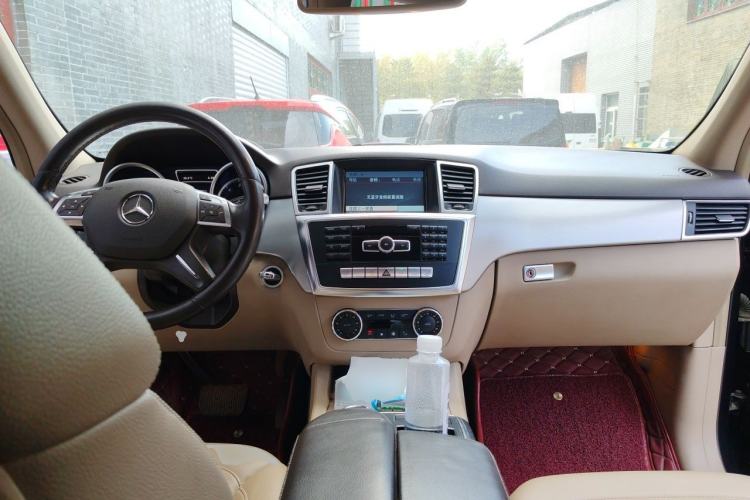 Used Mercedes-Benz M-Class 2015 ML 320 4MATIC Center Console