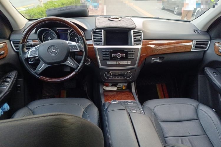 Used Mercedes-Benz M-Class 2015 ML 400 4MATIC Luxury Model Center Console