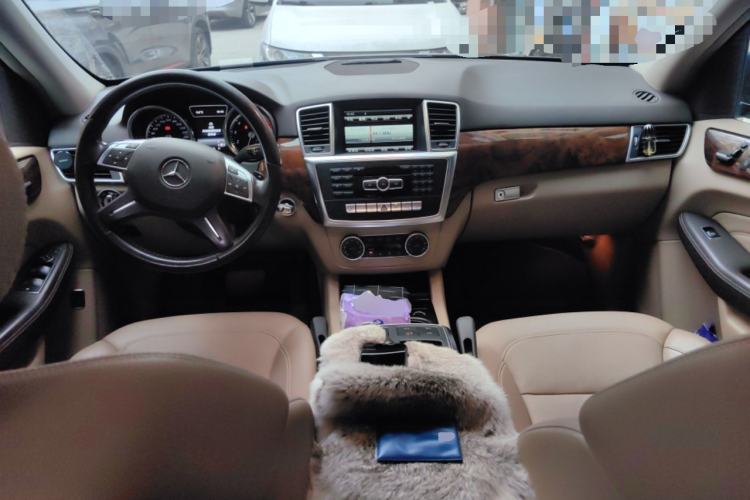 Used Mercedes-Benz M-Class 2015 ML 400 4MATIC Dynamic Model Center Console