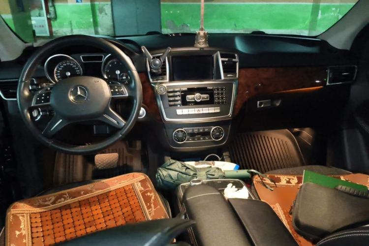 Used Mercedes-Benz M-Class 2015 ML 400 4MATIC Dynamic Model Center Console